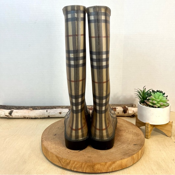Burberry Check Rain Boots Size 38 / US 8 Waterproof / Mended Opening - Picture 2 of 16